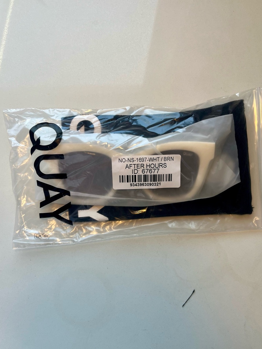 QUAY After Hours White frame / Brown Lens - NWT / Never Worn - Picture 4 of 4